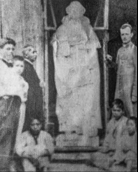 Monumento de la estatua de Fray Bartolomé de las Casas, situada en Jovel (San Cristóbal de las Casas)