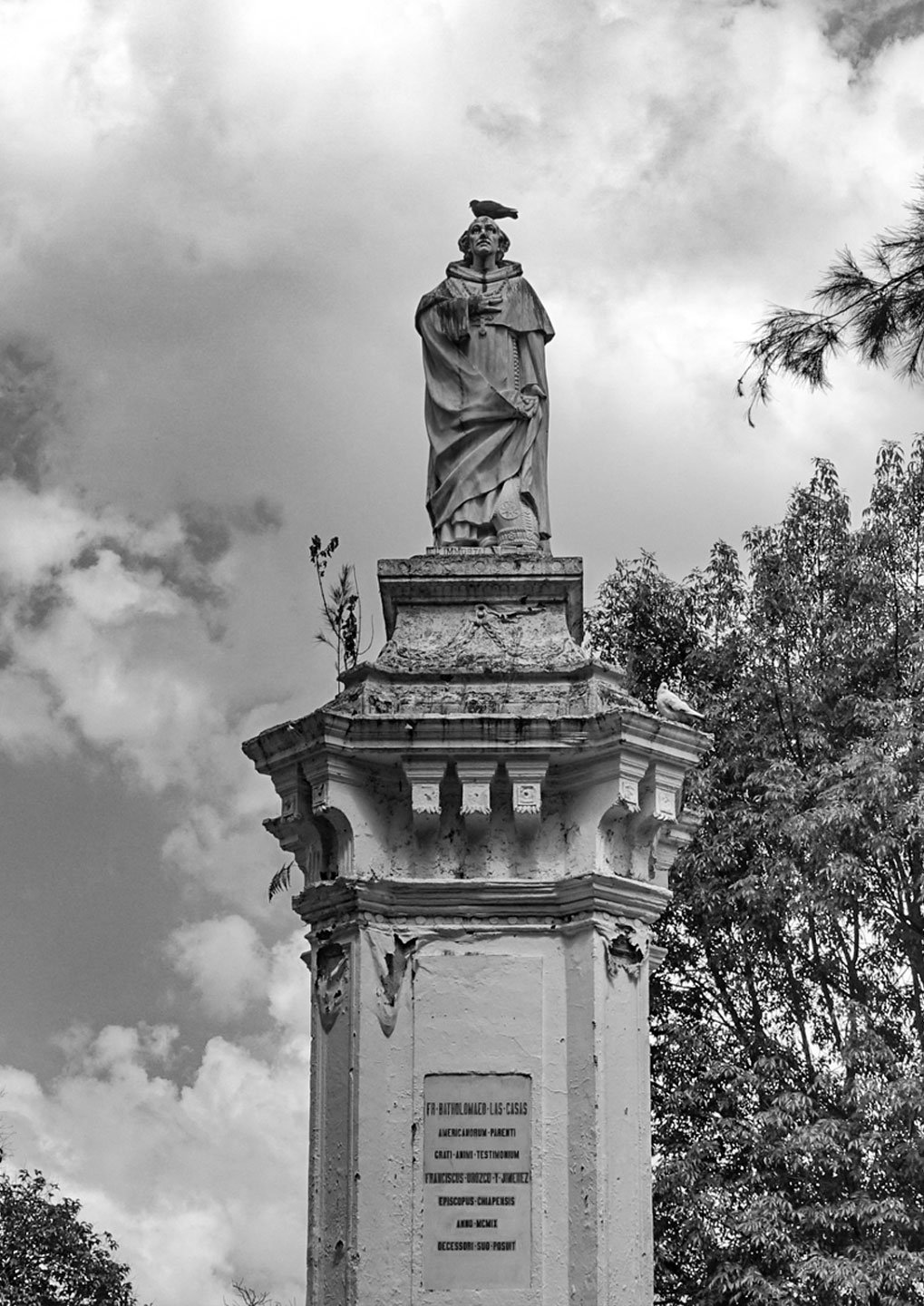 Monumento de la estatua de Fray Bartolomé de las Casas, situada en Jovel (San Cristóbal de las Casas)